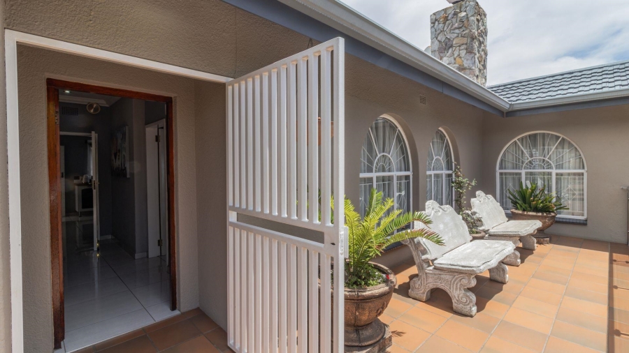 5 Bedroom Property for Sale in Glenvista Gauteng