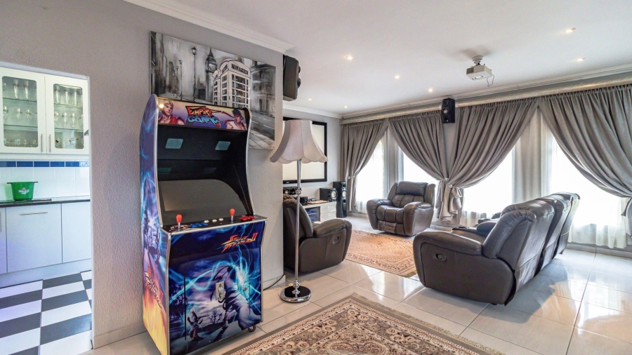 5 Bedroom Property for Sale in Glenvista Gauteng