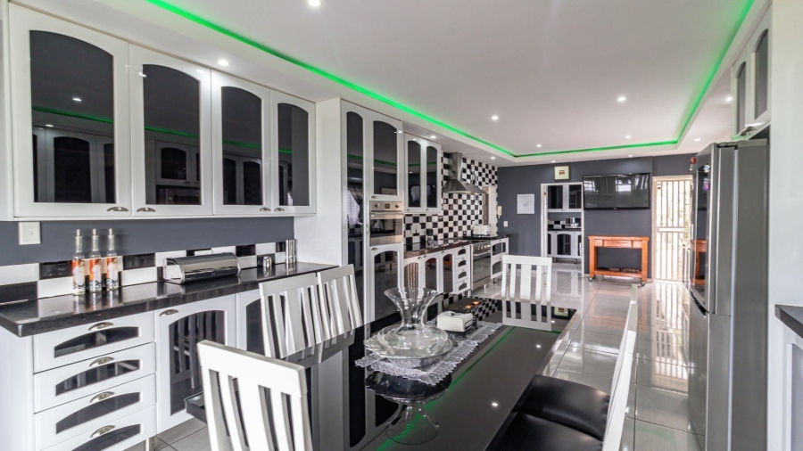 5 Bedroom Property for Sale in Glenvista Gauteng