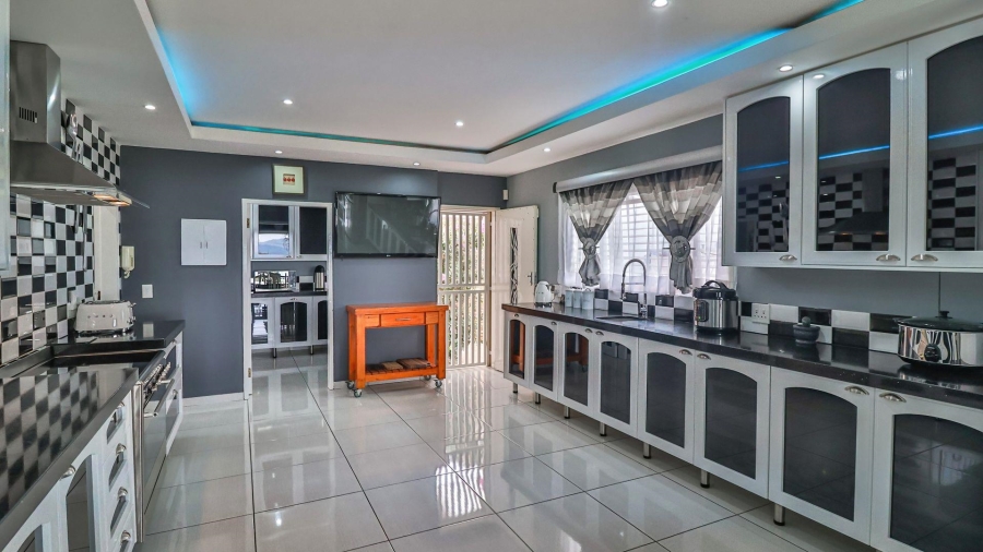 5 Bedroom Property for Sale in Glenvista Gauteng