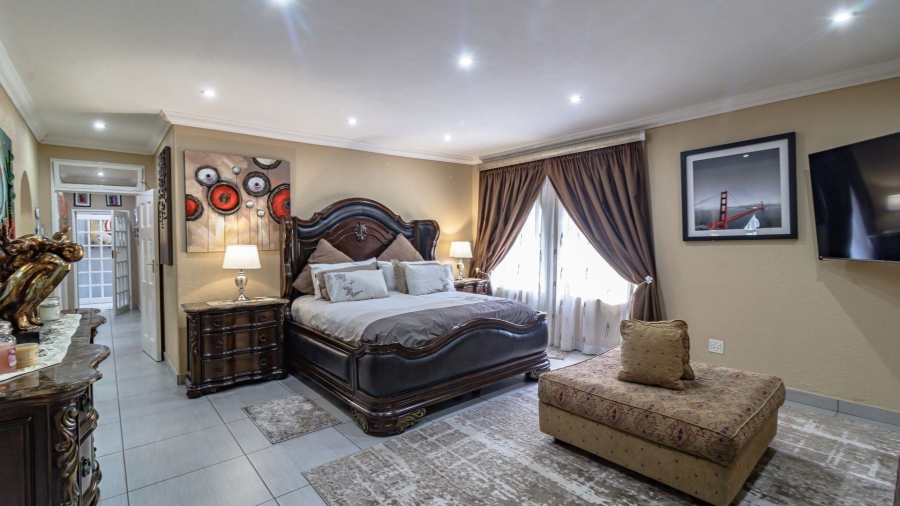 5 Bedroom Property for Sale in Glenvista Gauteng