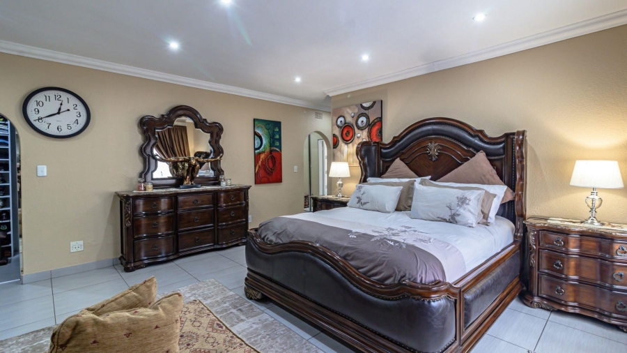 5 Bedroom Property for Sale in Glenvista Gauteng