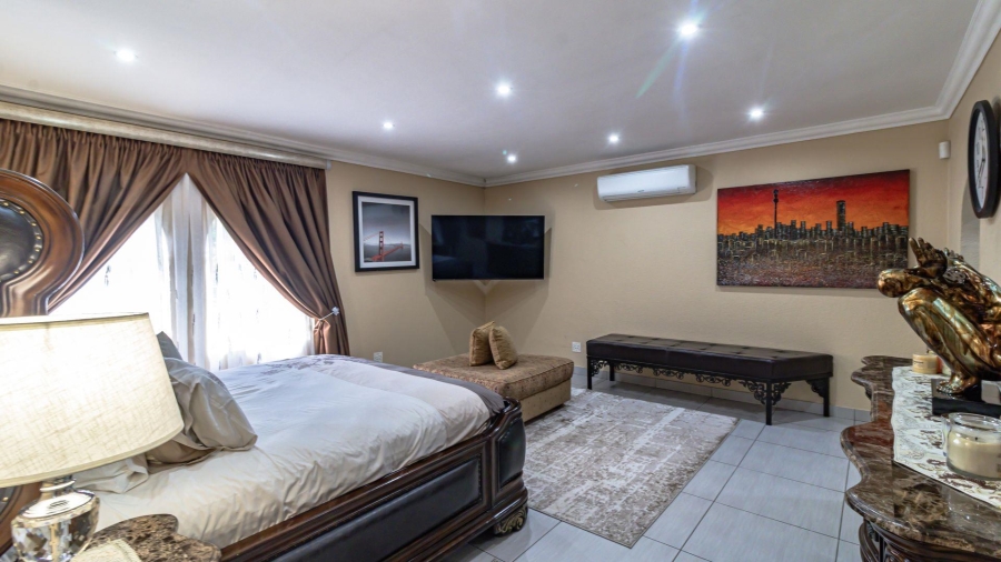 5 Bedroom Property for Sale in Glenvista Gauteng
