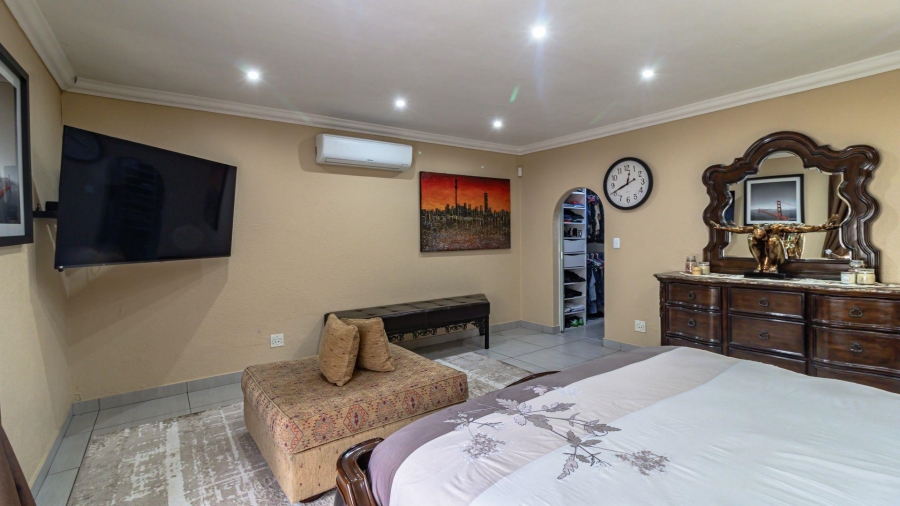 5 Bedroom Property for Sale in Glenvista Gauteng