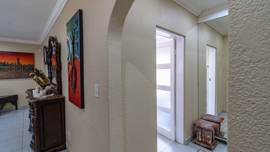 5 Bedroom Property for Sale in Glenvista Gauteng