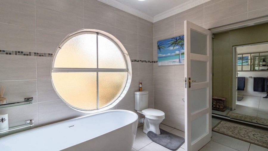 5 Bedroom Property for Sale in Glenvista Gauteng