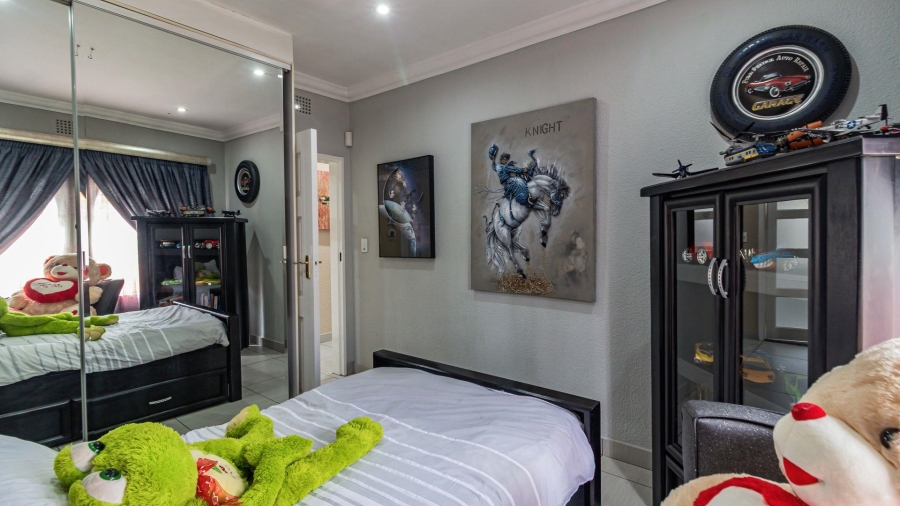 5 Bedroom Property for Sale in Glenvista Gauteng