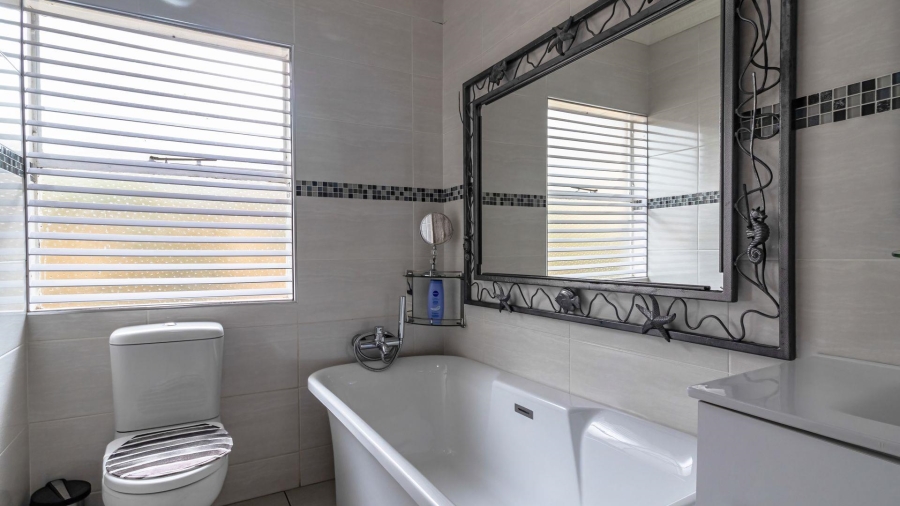 5 Bedroom Property for Sale in Glenvista Gauteng