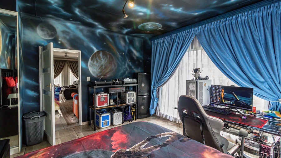 5 Bedroom Property for Sale in Glenvista Gauteng