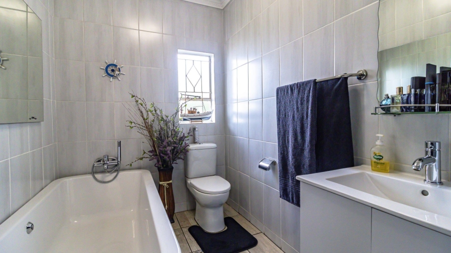 5 Bedroom Property for Sale in Glenvista Gauteng