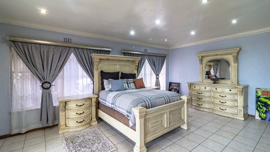 5 Bedroom Property for Sale in Glenvista Gauteng