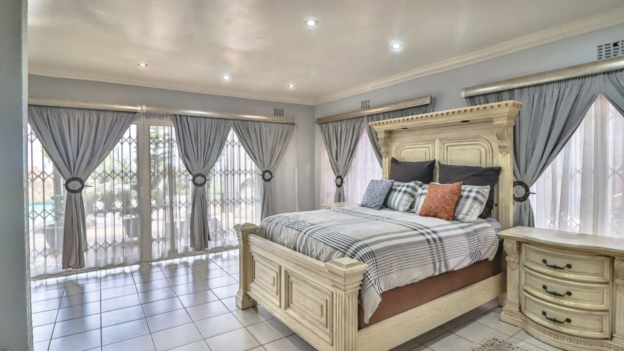 5 Bedroom Property for Sale in Glenvista Gauteng