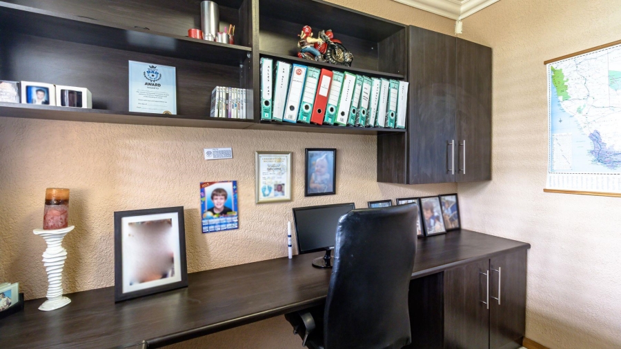 5 Bedroom Property for Sale in Glenvista Gauteng