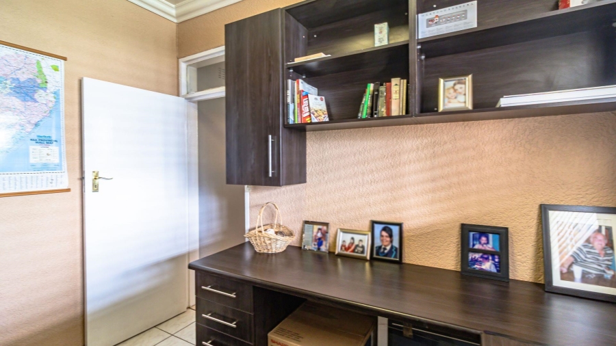 5 Bedroom Property for Sale in Glenvista Gauteng