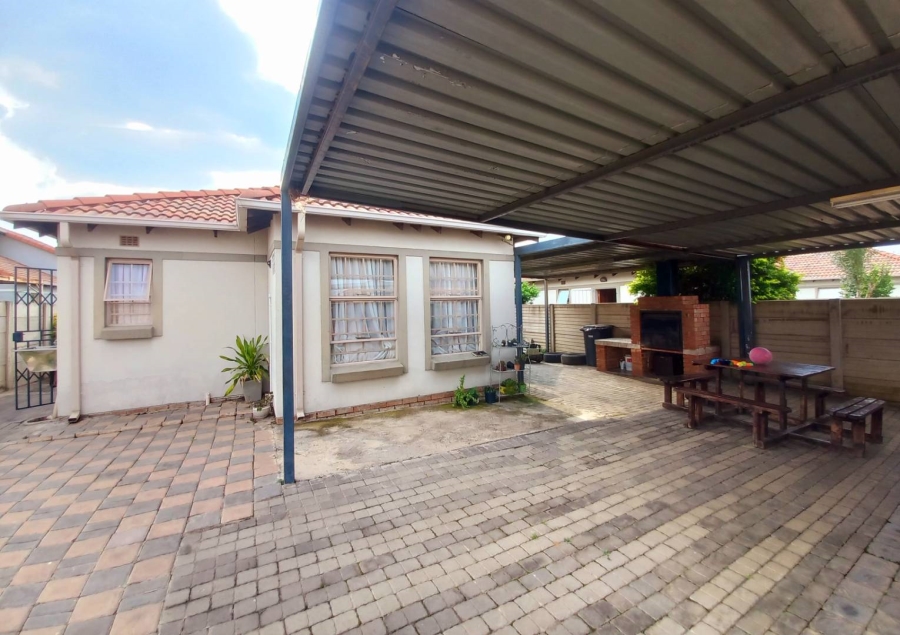 3 Bedroom Property for Sale in Andeon Gauteng