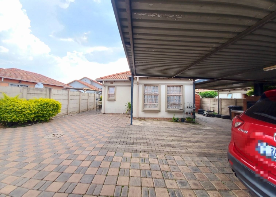 3 Bedroom Property for Sale in Andeon Gauteng