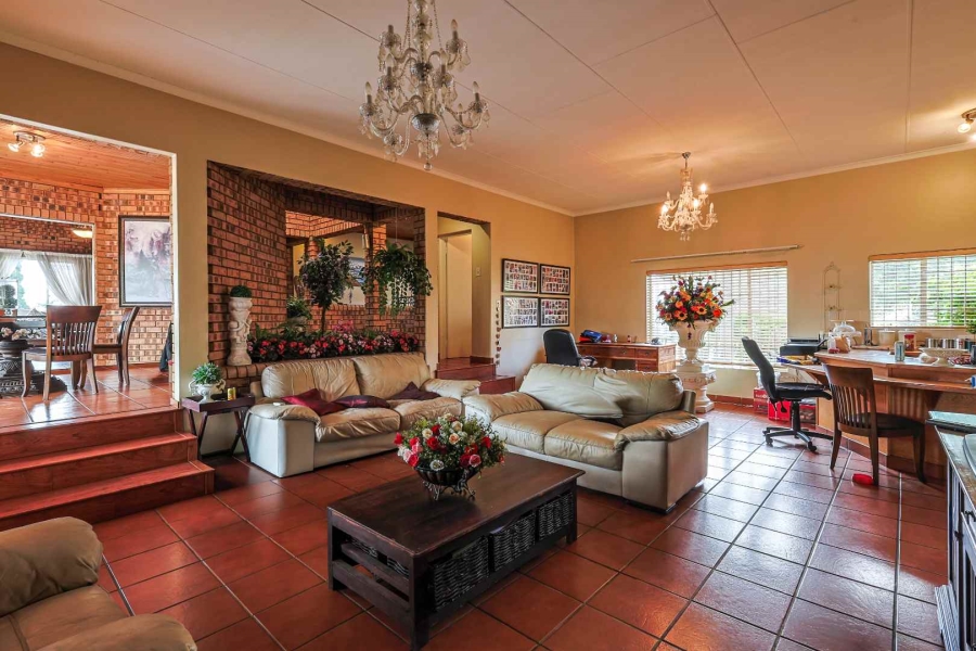 5 Bedroom Property for Sale in Moreleta Park Gauteng