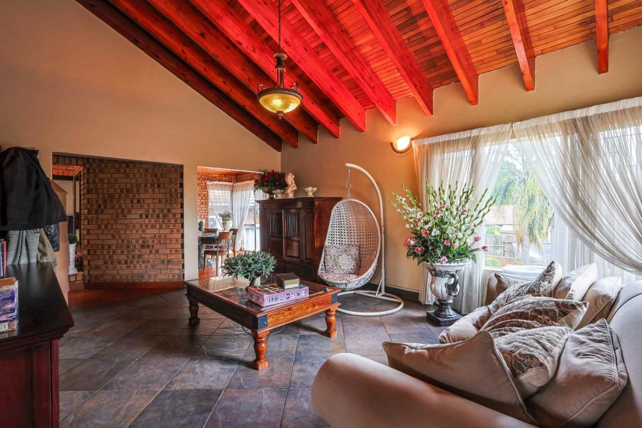 5 Bedroom Property for Sale in Moreleta Park Gauteng