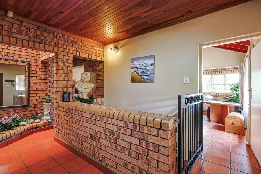 5 Bedroom Property for Sale in Moreleta Park Gauteng