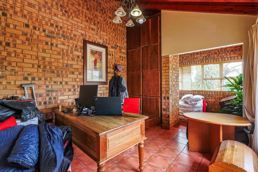 5 Bedroom Property for Sale in Moreleta Park Gauteng