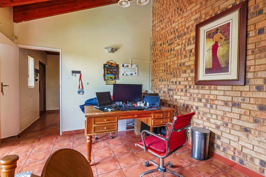 5 Bedroom Property for Sale in Moreleta Park Gauteng