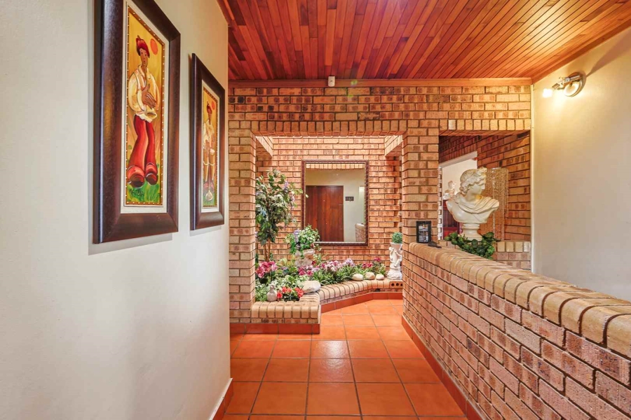 5 Bedroom Property for Sale in Moreleta Park Gauteng