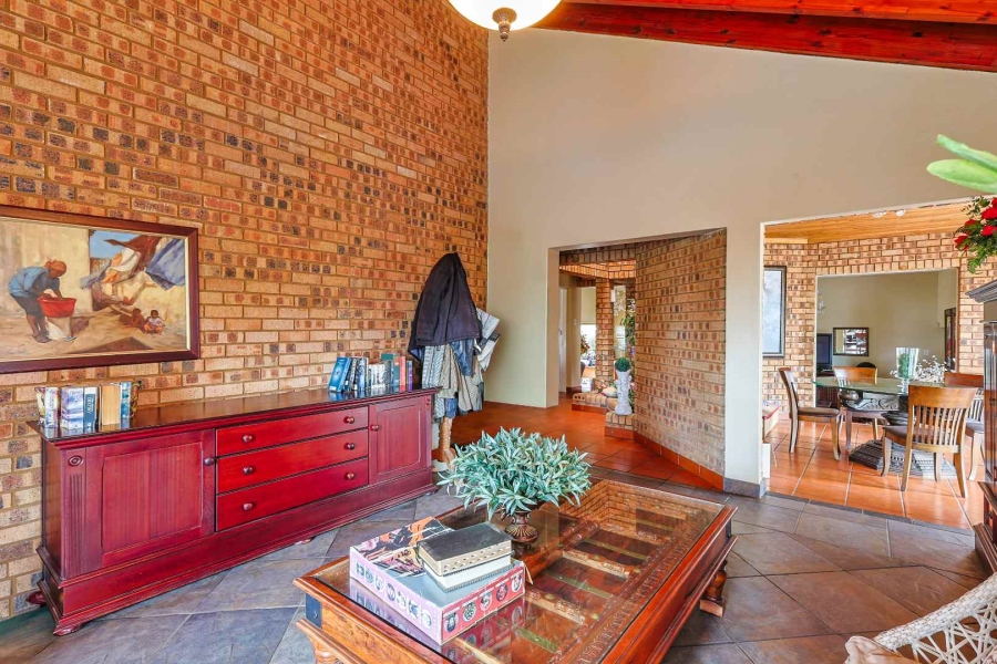 5 Bedroom Property for Sale in Moreleta Park Gauteng