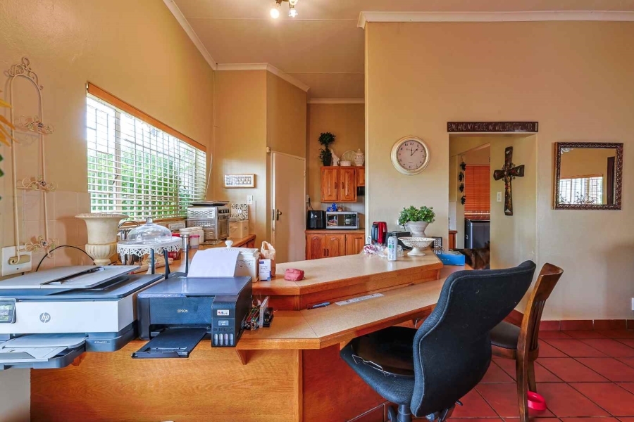 5 Bedroom Property for Sale in Moreleta Park Gauteng