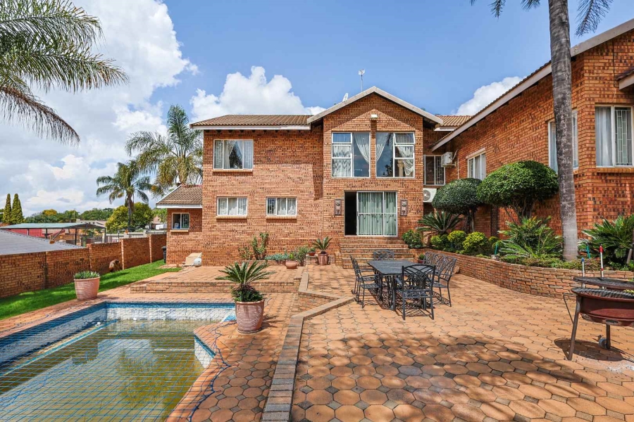 5 Bedroom Property for Sale in Moreleta Park Gauteng