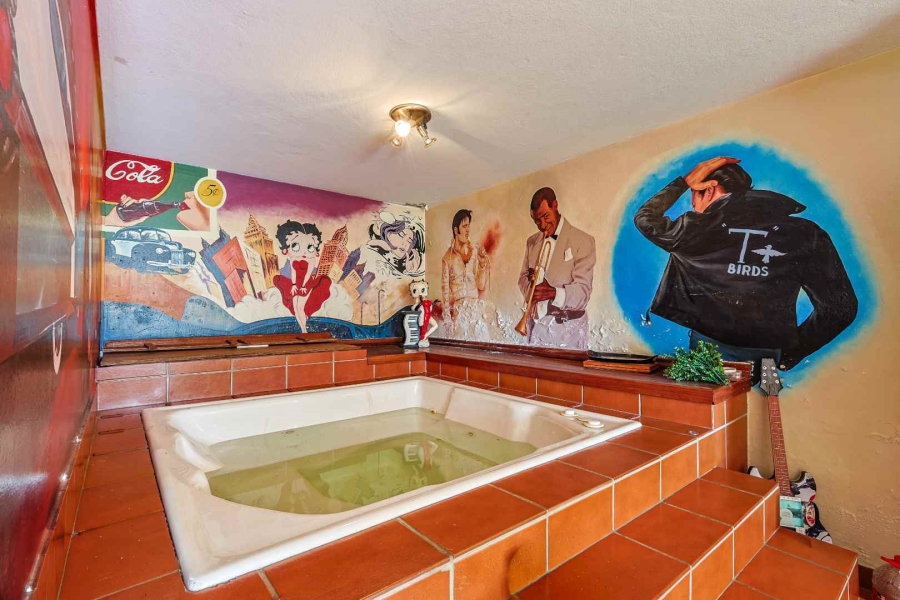 5 Bedroom Property for Sale in Moreleta Park Gauteng