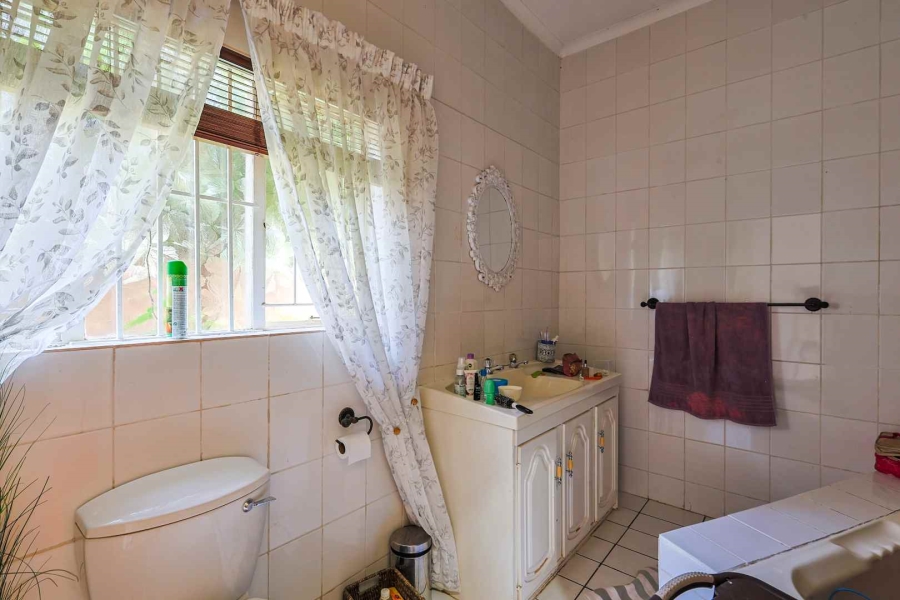 5 Bedroom Property for Sale in Moreleta Park Gauteng