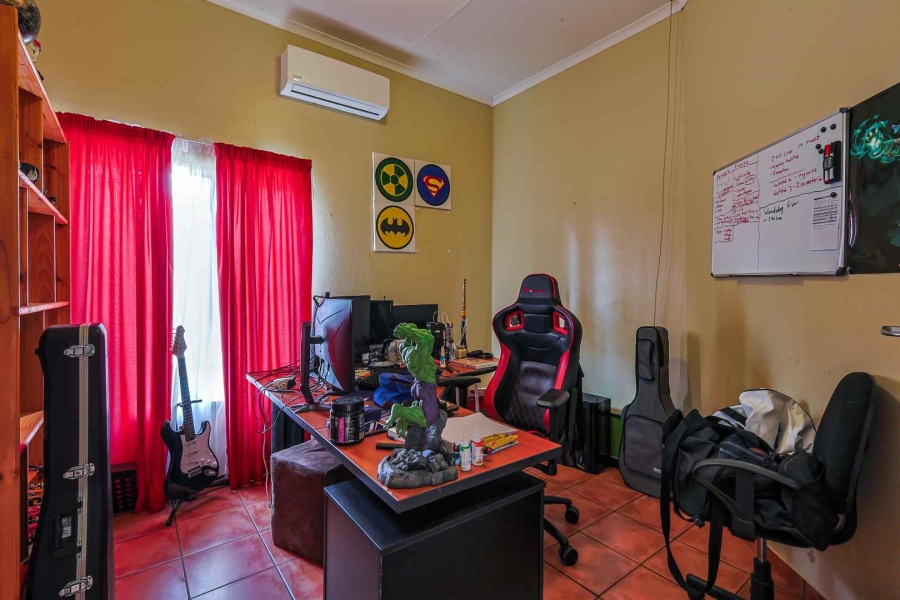 5 Bedroom Property for Sale in Moreleta Park Gauteng