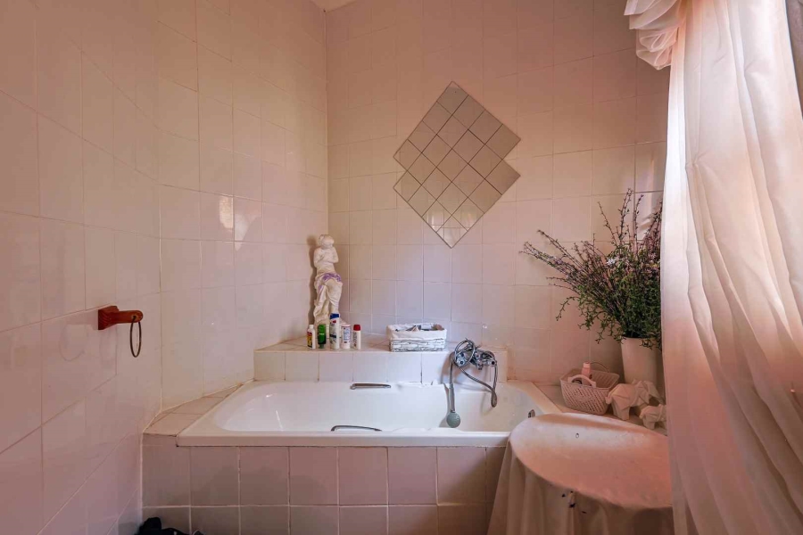 5 Bedroom Property for Sale in Moreleta Park Gauteng