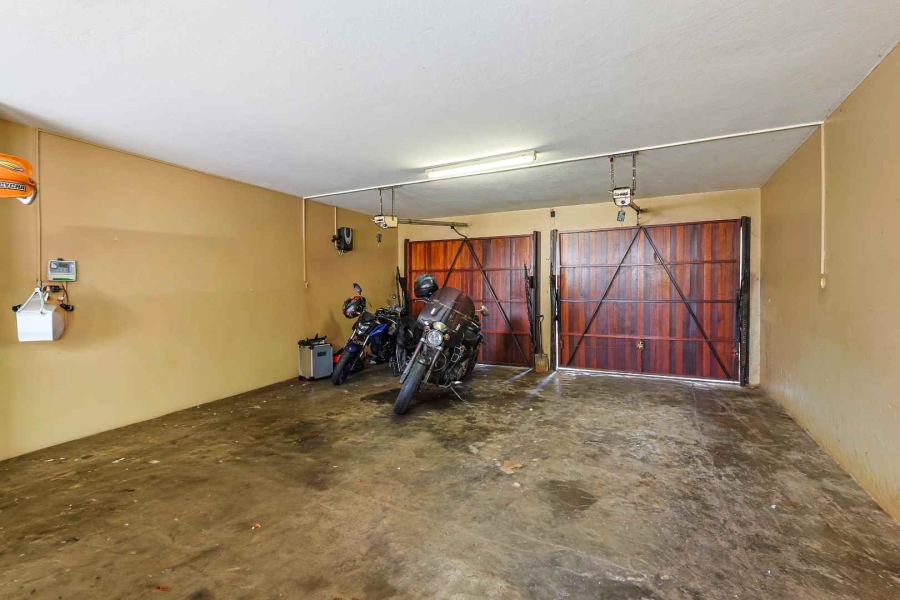 5 Bedroom Property for Sale in Moreleta Park Gauteng