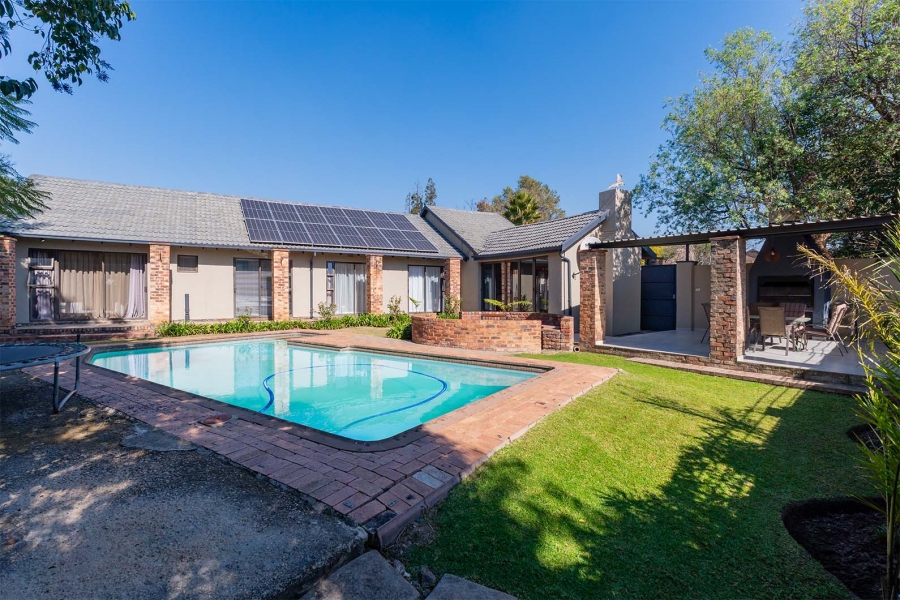 4 Bedroom Property for Sale in Glen Marais Gauteng