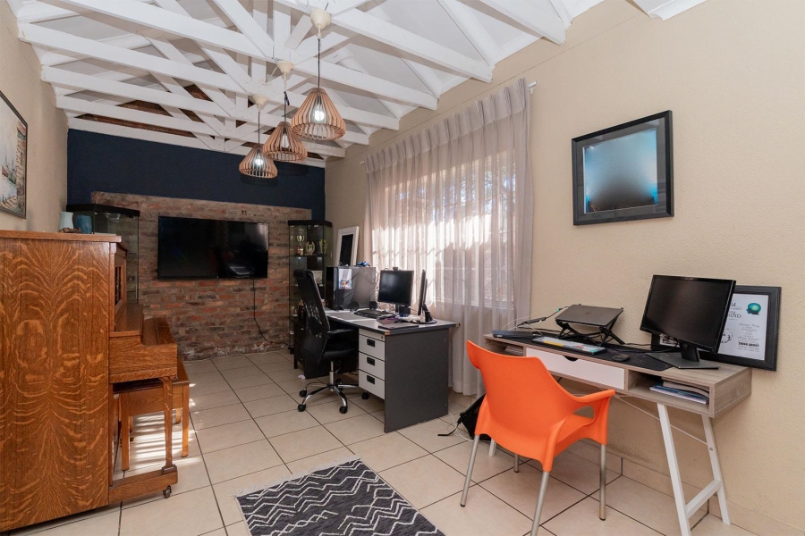4 Bedroom Property for Sale in Glen Marais Gauteng