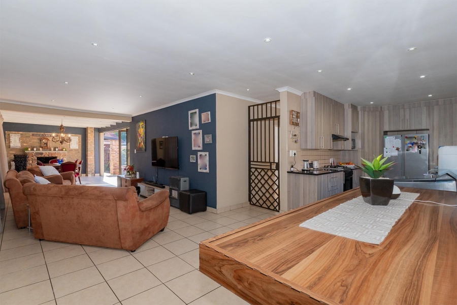 4 Bedroom Property for Sale in Glen Marais Gauteng