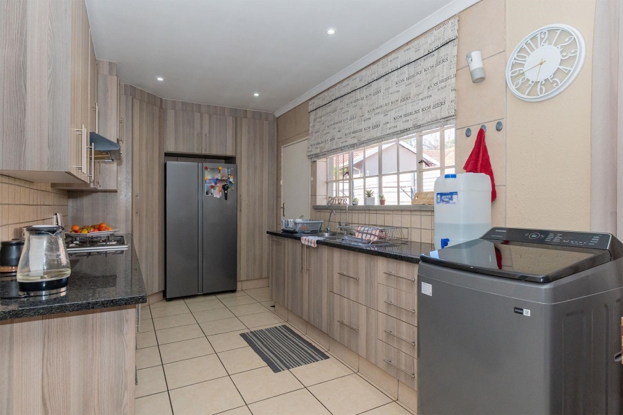 4 Bedroom Property for Sale in Glen Marais Gauteng