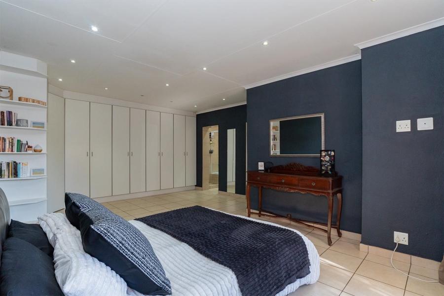 4 Bedroom Property for Sale in Glen Marais Gauteng