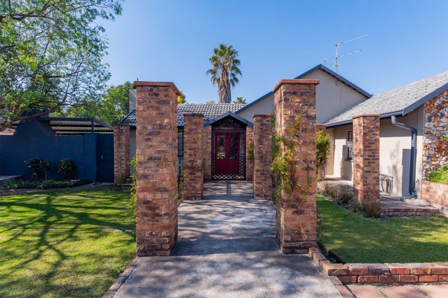 4 Bedroom Property for Sale in Glen Marais Gauteng