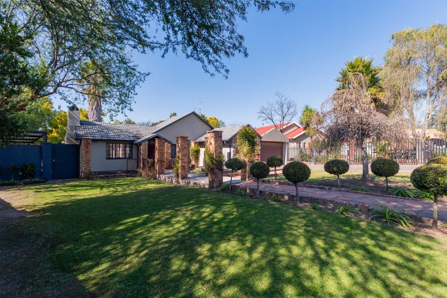 4 Bedroom Property for Sale in Glen Marais Gauteng