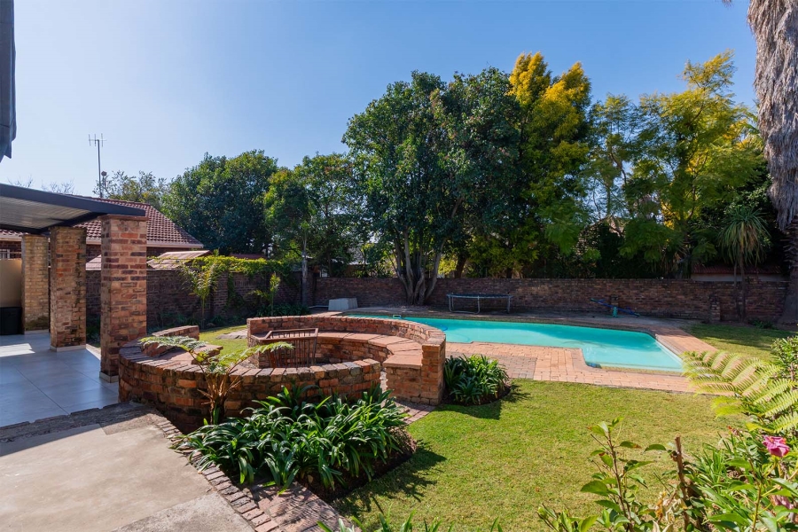 4 Bedroom Property for Sale in Glen Marais Gauteng