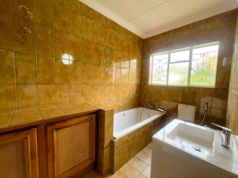 4 Bedroom Property for Sale in Linden Gauteng
