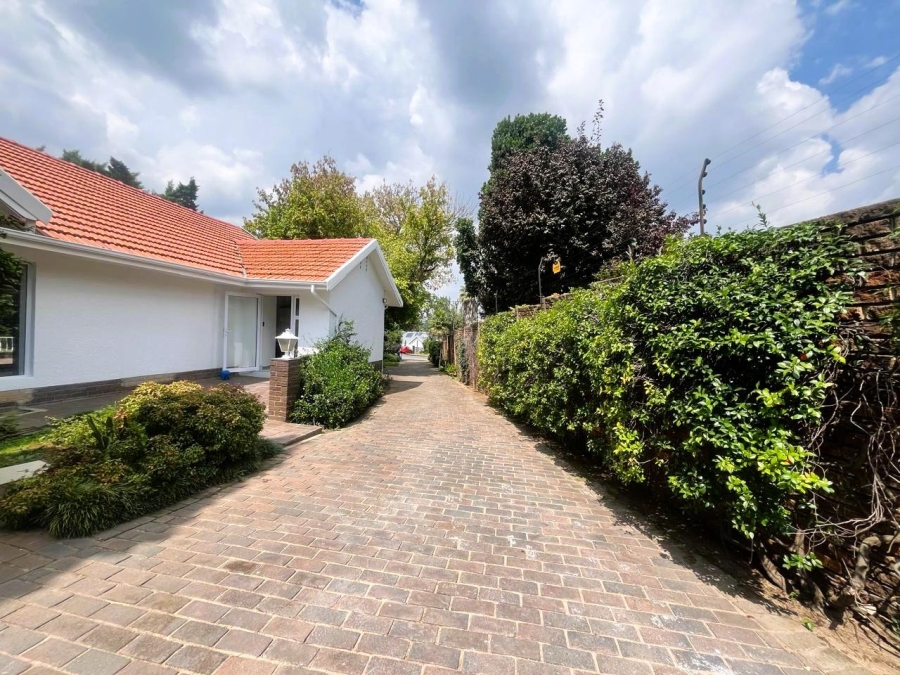 4 Bedroom Property for Sale in Linden Gauteng