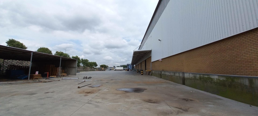 To Let commercial Property for Rent in Gosforth Park Gauteng