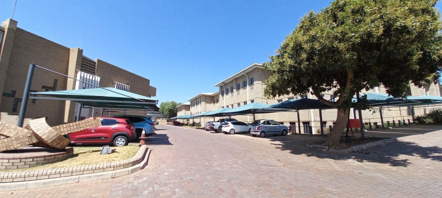 To Let commercial Property for Rent in Meadowdale Gauteng