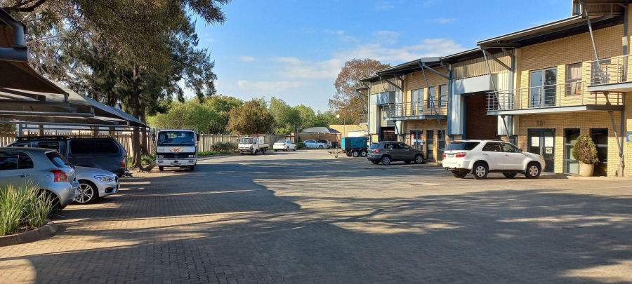 To Let commercial Property for Rent in Driehoek Gauteng