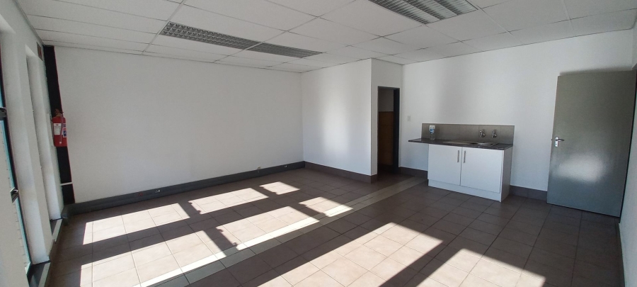 To Let commercial Property for Rent in Driehoek Gauteng