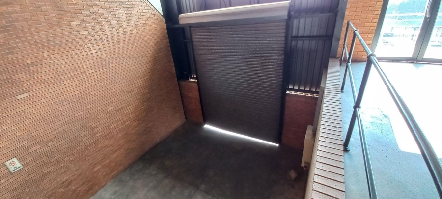 To Let commercial Property for Rent in Driehoek Gauteng