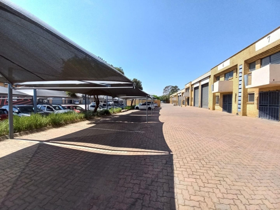 To Let commercial Property for Rent in Driehoek Gauteng